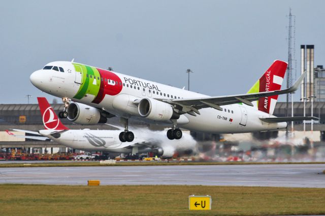 Airbus A320 (CS-TNR) - TAP1311 on the way back to Lisbon