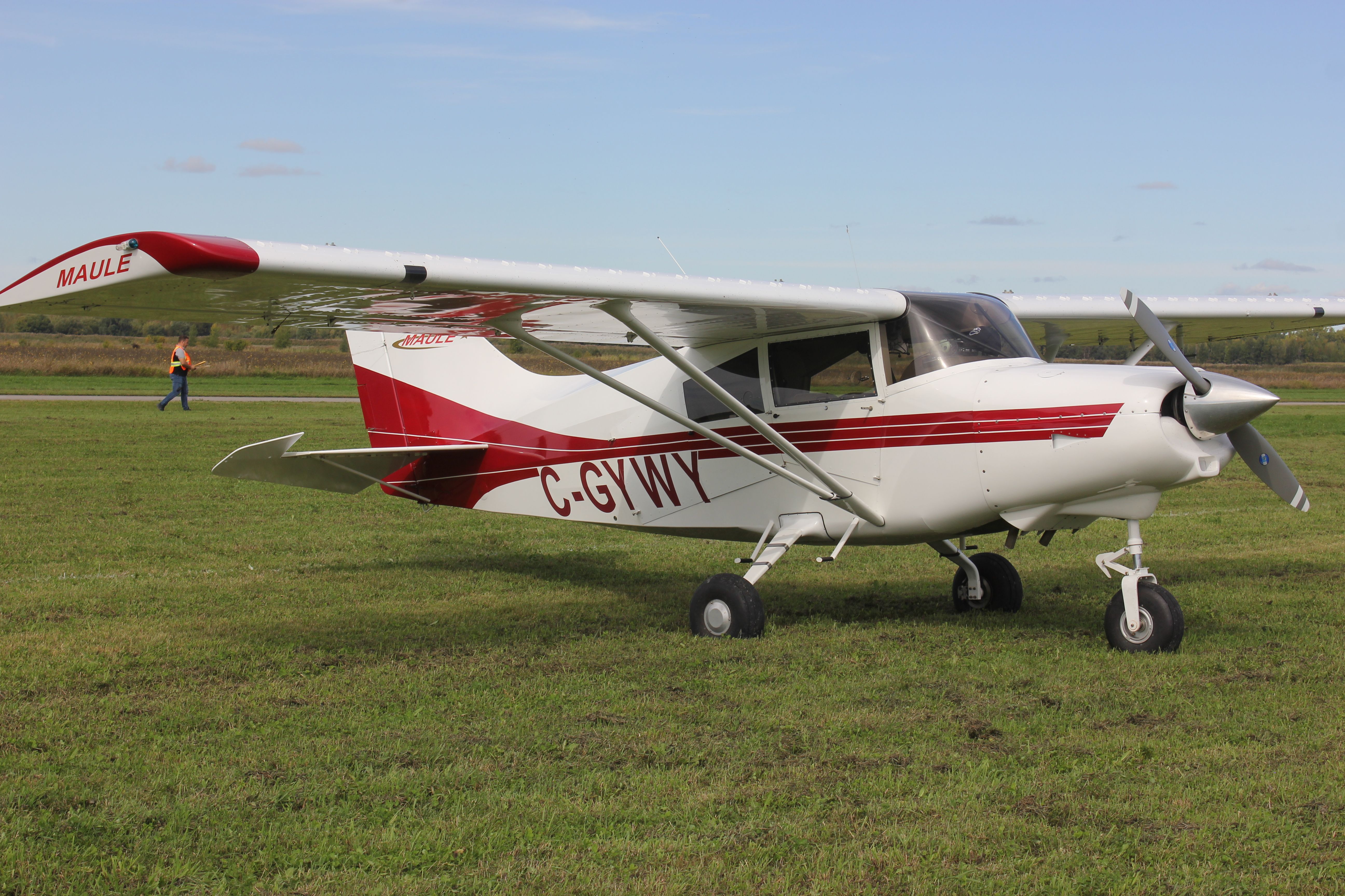 Piper PA-25 Pawnee (C-GYWY) - C-GYWY Maule MXT-7-180 RVA Aéroport de Salaberry de Valleyfield QC. CSD3 29-09-2019.