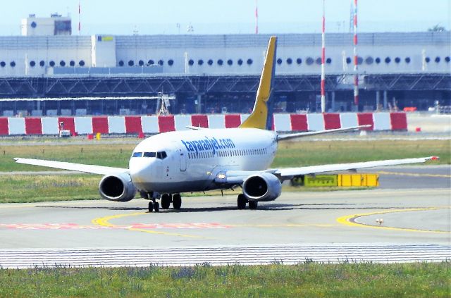 BOEING 737-300 (LZ-TYR)