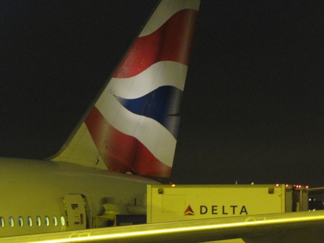Boeing 777-200 —