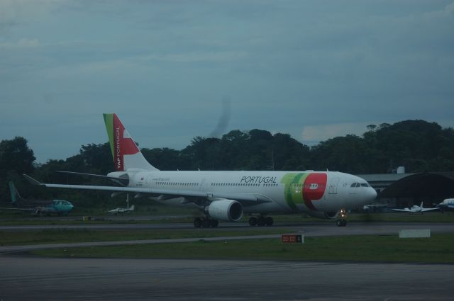 Airbus A330-200 (CS-TOP)