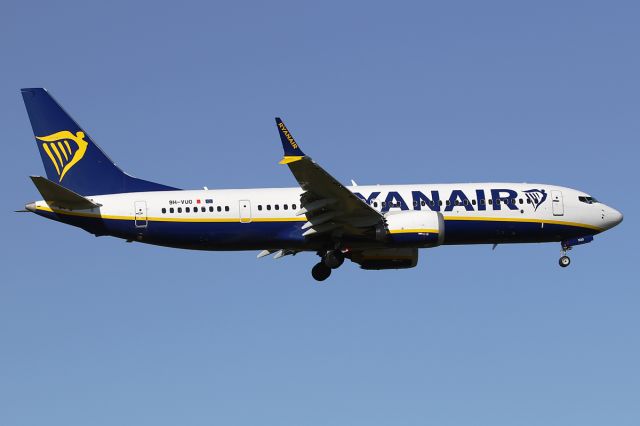 Boeing 737-800 (9H-VUO)