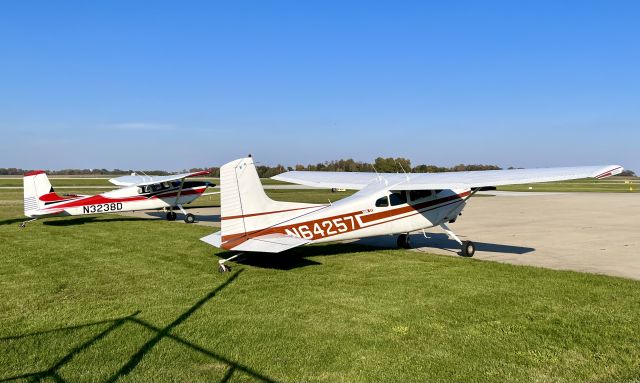 Cessna Skywagon 180 (N64257) - 180’s & clear sky’s. ft. N6427 and N3238D. 11/5/21. 