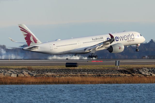 Airbus A350-900 (A7-ALZ) - 'Qatari 64 Charlie' touching down on 22L