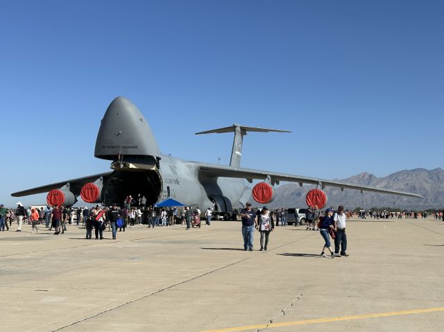 LOCKHEED C-5 Super Galaxy —