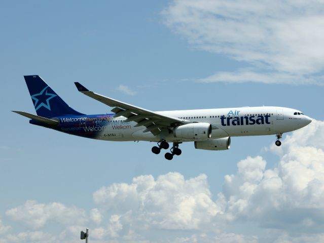 Airbus A330-200 (C-GTSJ)