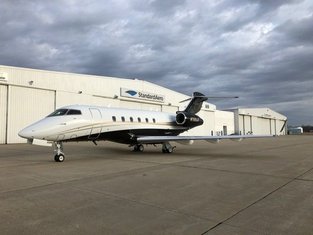 Bombardier Challenger 300 (N729JF)