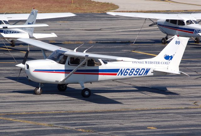 Cessna Skyhawk (N689DW) - DW ramp