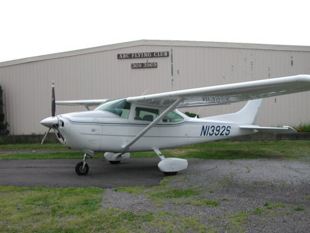 Cessna Skylane (N1392S)