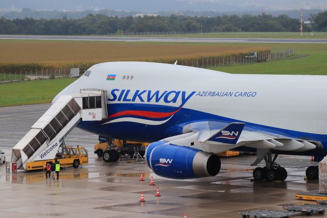 Boeing 747-400 (4K-SW888)
