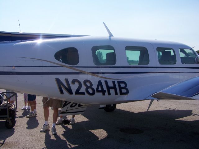 Piper Navajo (N284HB)