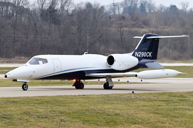 Learjet 35 (N290CK)