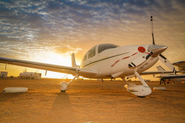 Cirrus SR-22 (VH-EFB)