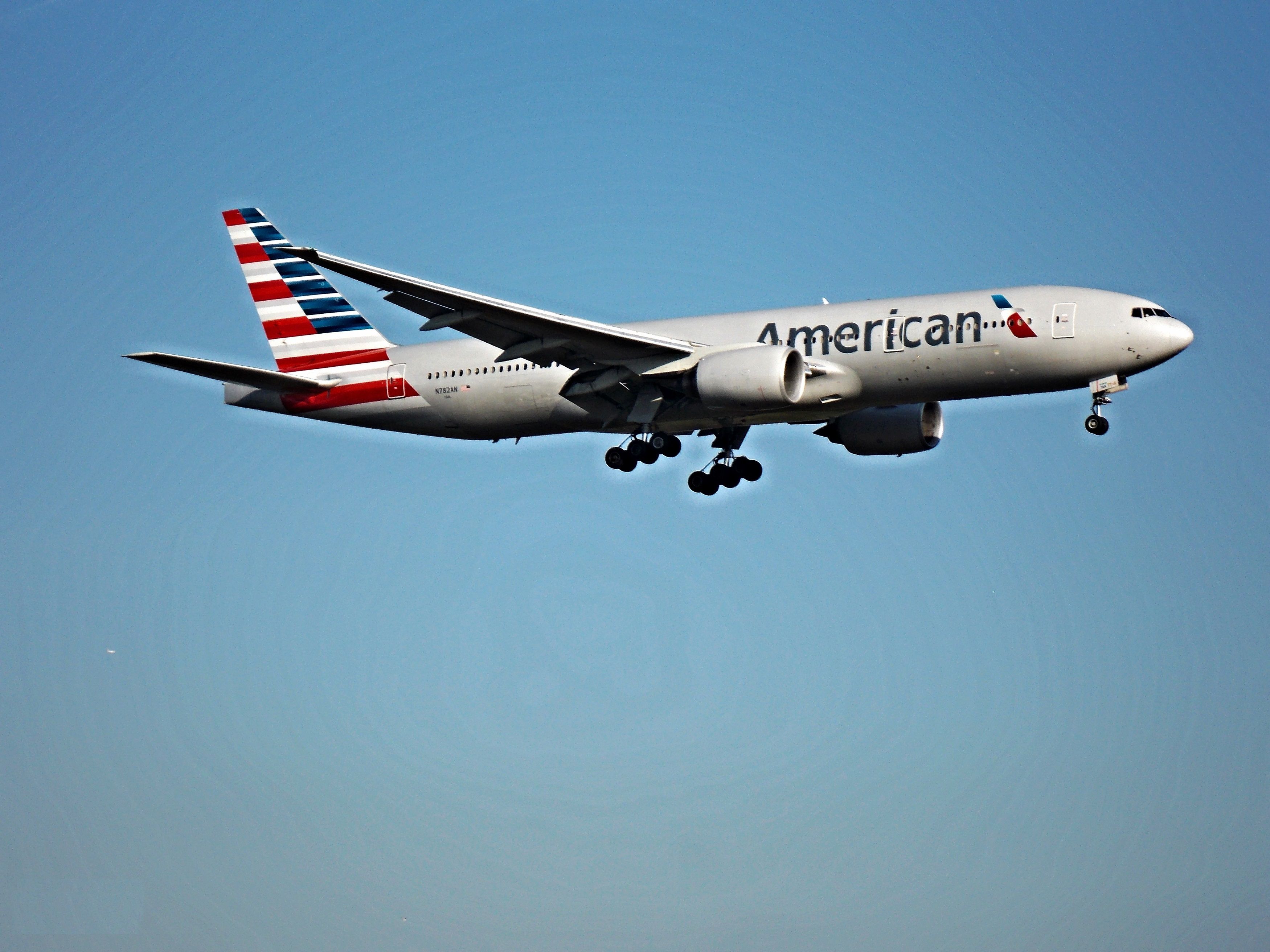 Boeing 777-200 (N782AN)