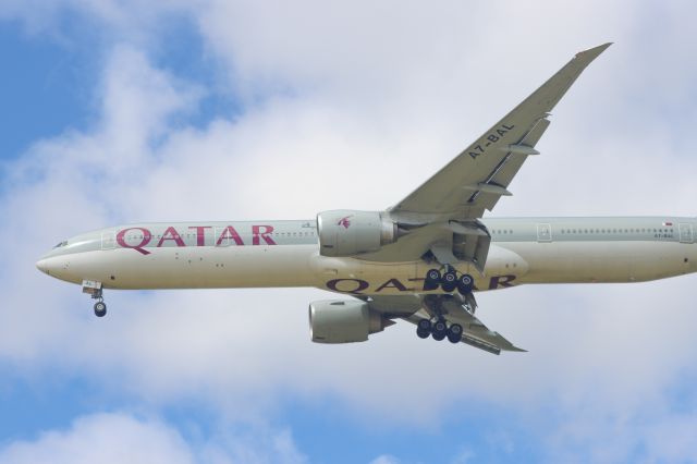 BOEING 777-300ER (A7-BAL)