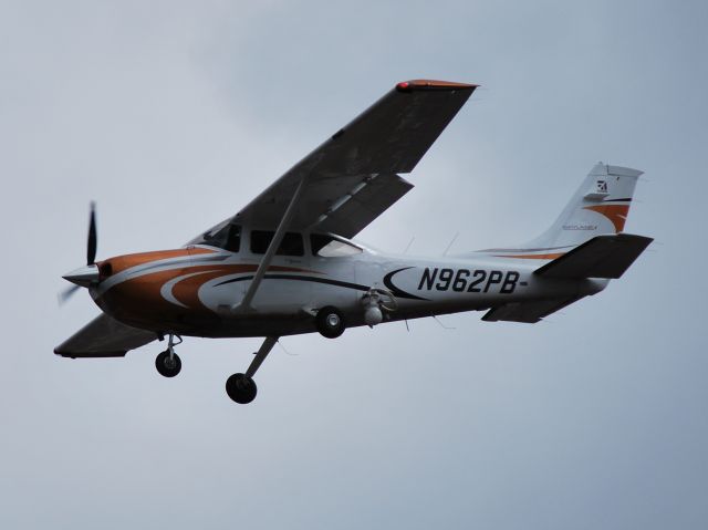 Cessna Skylane (N962PB) - NATIONAL AIRCRAFT LEASING CORP on final for runway 2 at KJQF - 3/1/13