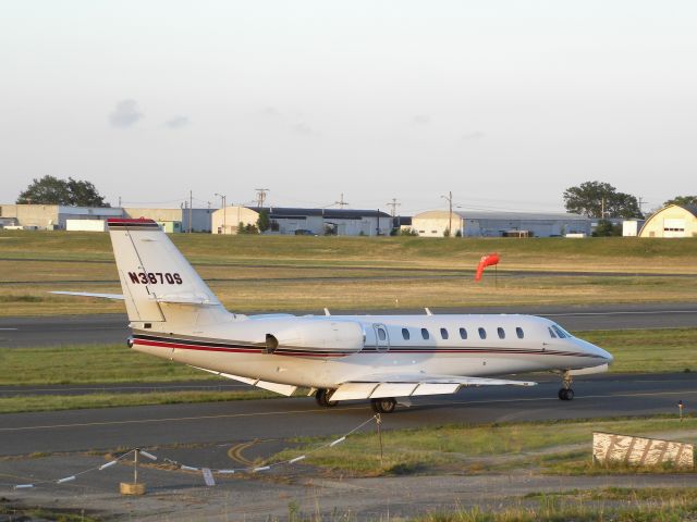 Cessna Citation Sovereign (EJA387P) - N387QS taxiing clear of 14 at KBLM