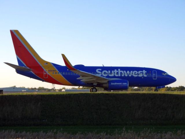 Boeing 737-700 (N916WN)