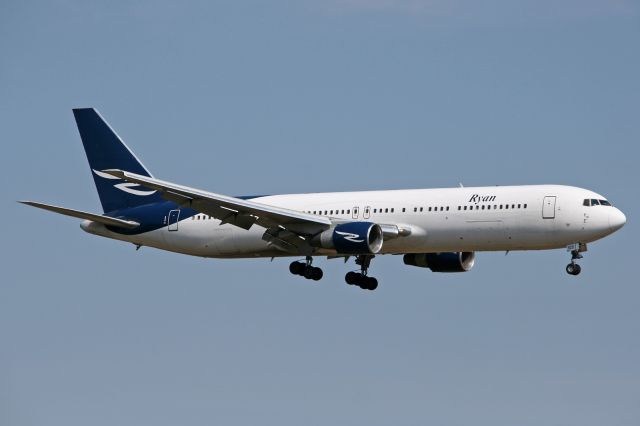 BOEING 767-300 (N125RD)