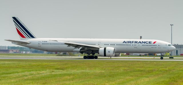 BOEING 777-300 (F-GSQE)