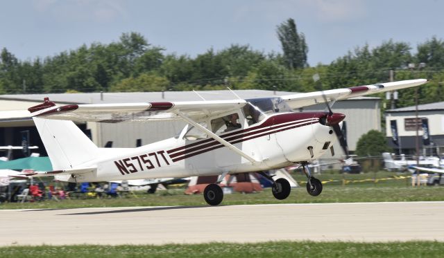 Cessna Skyhawk (N5757T) - Airventure 2017