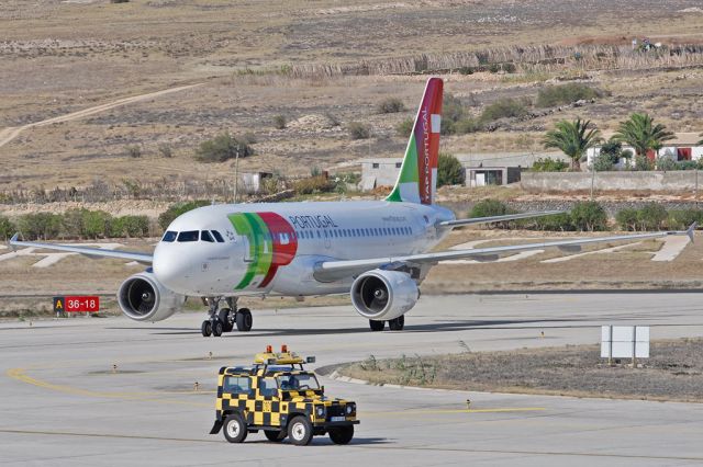 Airbus A320 (CS-TNP)