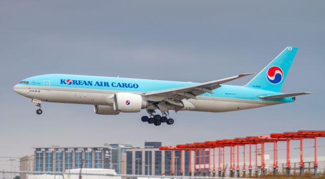 Boeing 777-200 (HL8252) - Korean Air Cargo Boeing 777-FB5