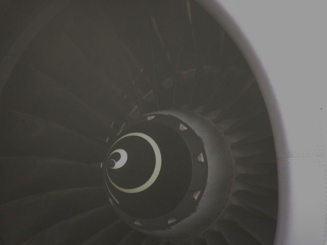 Boeing 777-200 (9V-SVC) - Singapore Airlines 777-200ER engine.