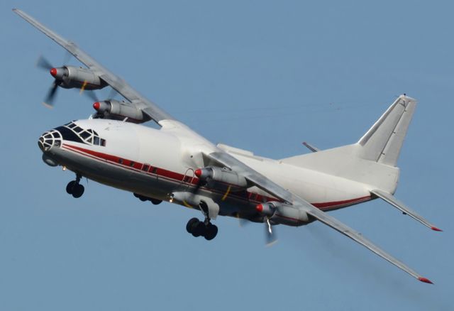 Antonov An-12 (UR-CAG)