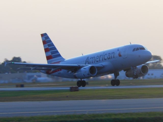 Airbus A319 (N825AW)