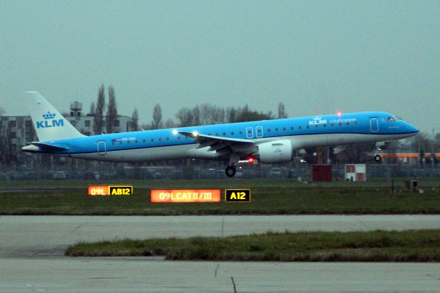 EMBRAER ERJ-190-400 (PH-NXI) - On short finals for rwy 09L on 28-Mar-22 operating its first revenue flight KLM1023 from EHAM.