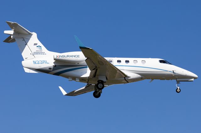 Embraer Phenom 300 (N33RL)