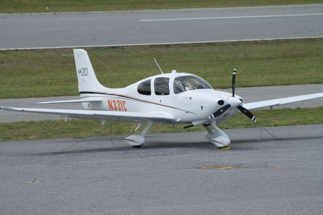 Cirrus SR-20 (N33YC)