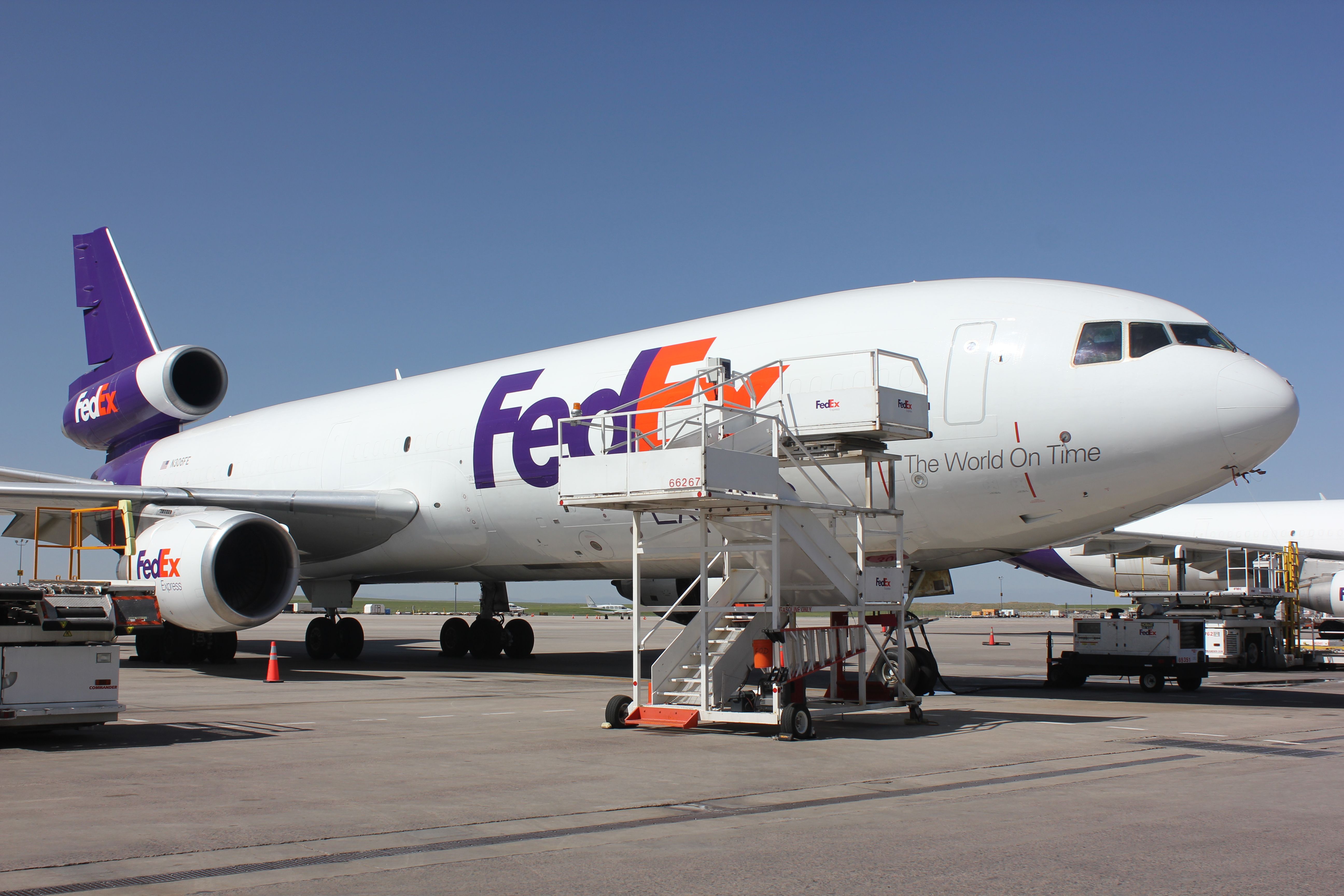 McDonnell Douglas DC-10 (N306FE)