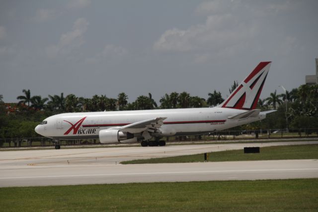 BOEING 767-200 (N749AX)