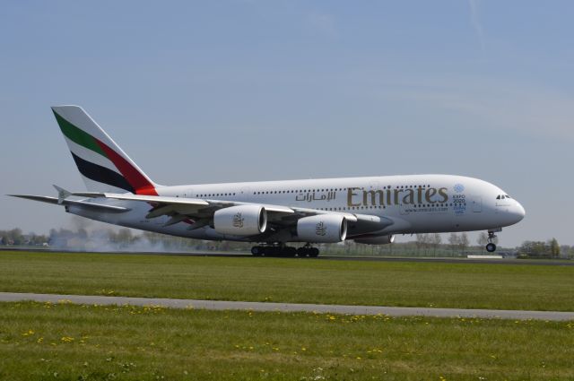 Airbus A380-800 (A6-EOI)