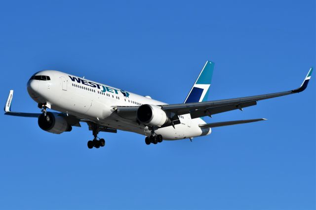 BOEING 767-300 (C-FWAD) - Westjet Boeing 767-338(ER) arriving at YYC on Jan 4.