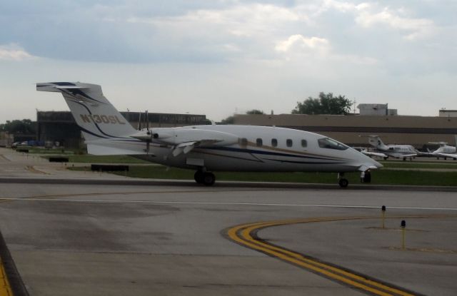 Piaggio P.180 Avanti (N130SL) - Landing roll out. Jet speed at turboprop fuel flows.