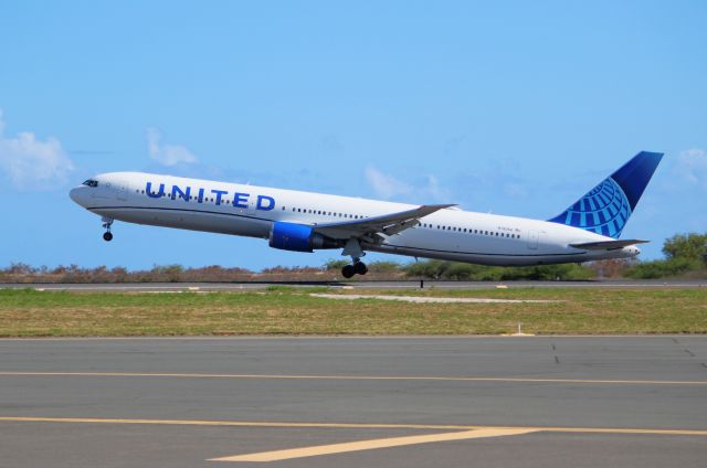 BOEING 767-400 (N76062)