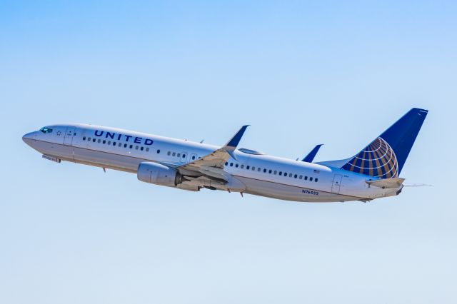 Boeing 737-800 (N76532) - A United Airlines 737-800 taking off from PHX on 2/16/23. Taken with a Canon R7 and Tamron 70-200 G2 lens.