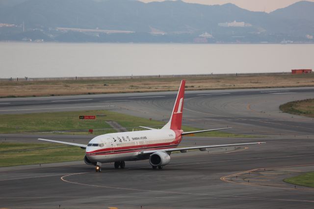 Boeing 737-800 (B-5142)