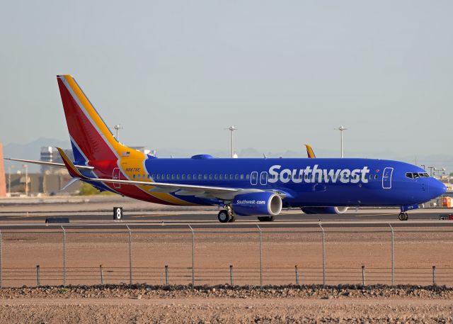 Boeing 737-800 (N8678E)