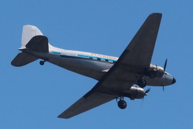 Douglas DC-3 (N271SE) - Not the best quality photo, but I wanted to share this photo of an old DC-3. This plane was manufactured in 1944 and is still in use. 