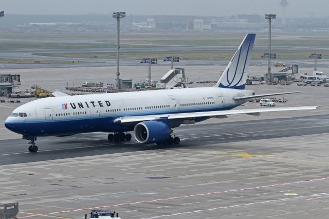 Boeing 777-200 (N769UA)