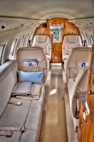 Hawker 800 (N406J)