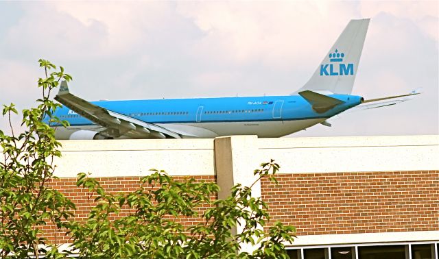 Airbus A330-200 (PH-AOA) - made up for a cool shot ....wwwoops behind the building seconds before touchdown.. from Schiphol, Holland...