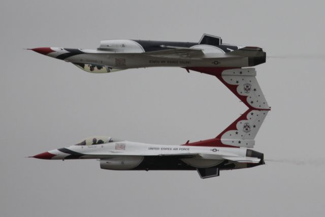 Lockheed F-16 Fighting Falcon — - Air Force Thunderbirds