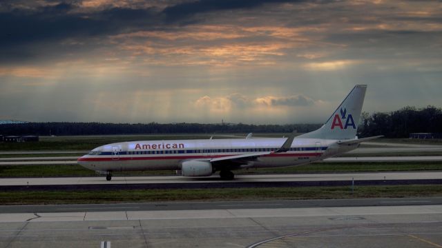 Boeing 737-800 (N909NN)