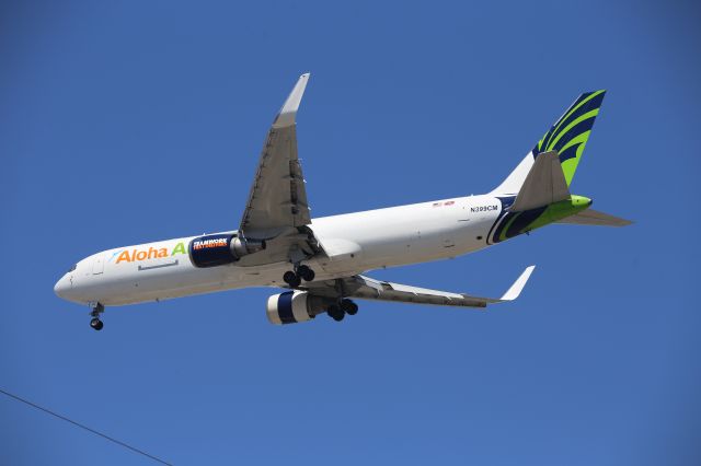 BOEING 767-300 (N399CM)