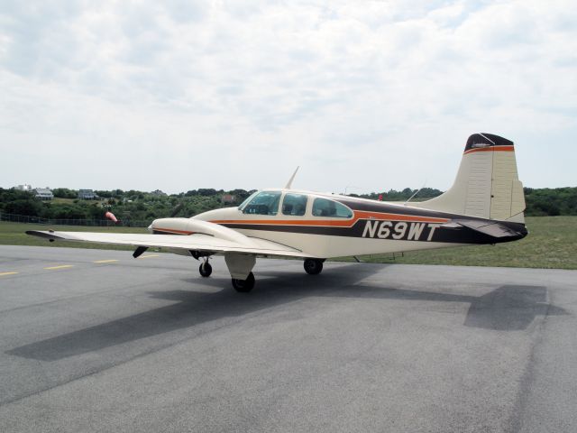 Beechcraft Travel Air (N69WT)